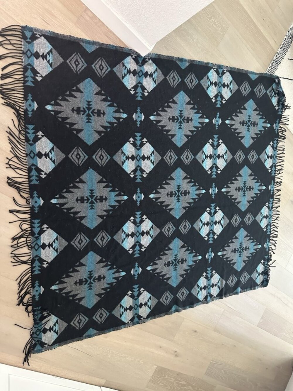 Sackcloth & Ashes Wool Blend Southwestern Aztec Reversible Blanket Blue 60”x64” - Picture 3 of 6